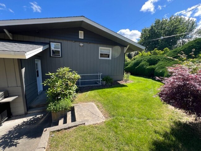 Building Photo - 2322 Fifth St