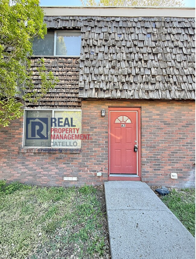 Building Photo - 230 W Chubbuck Rd