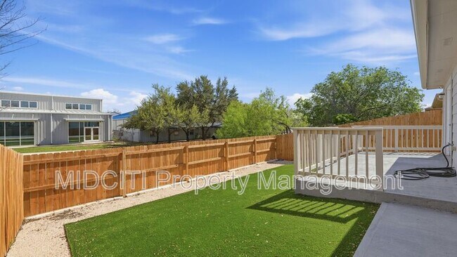 Building Photo - 11309 Autumn Ash Dr