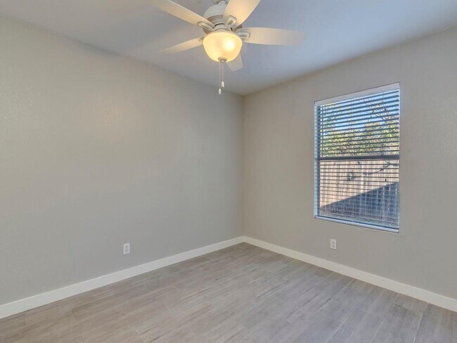 Building Photo - 9101 Japonica Ct