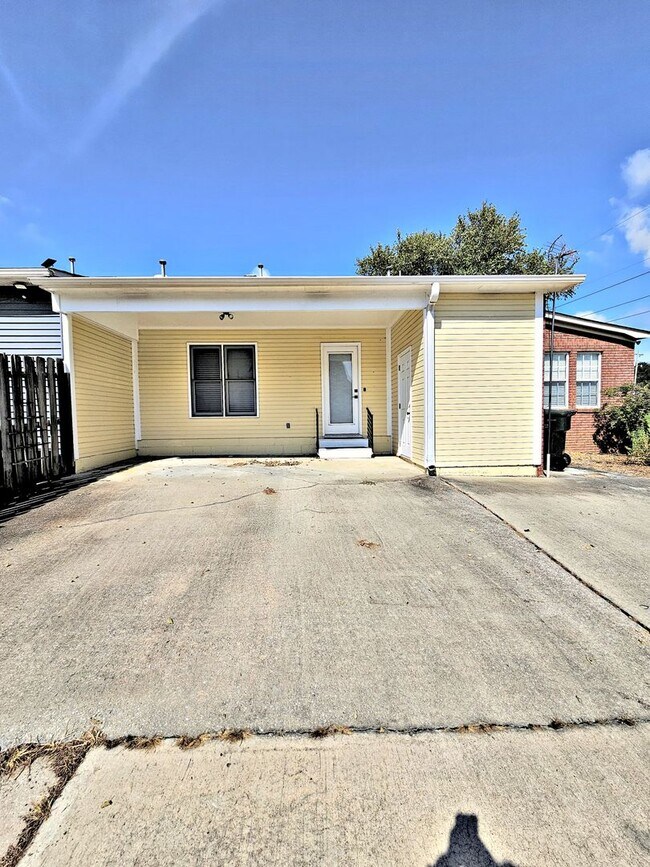 Building Photo - 2402 Harpeth Pl SW