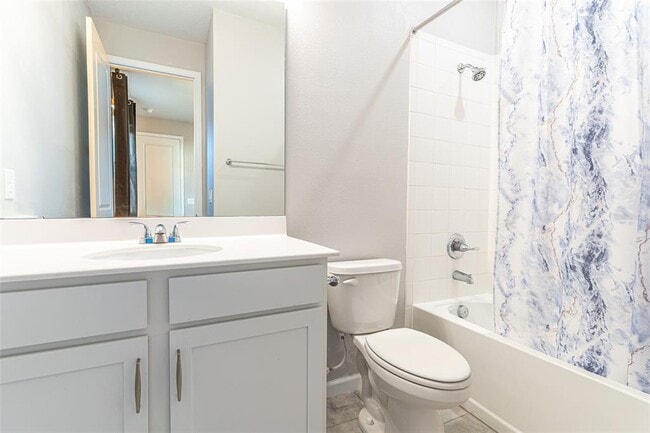 Building Photo - 1123 Sugarwood St