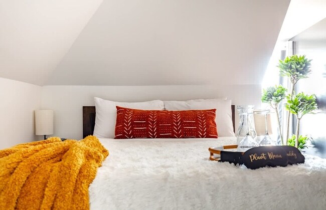 Building Photo - 575 1/2 City Park Avenue-SI ID1265608P