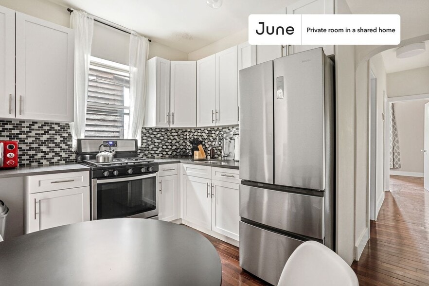 Building Photo - Room in Shared 3 bed/1 bath home