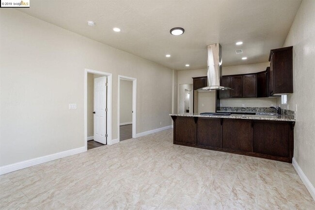 Building Photo - 106 Chanslor Ave