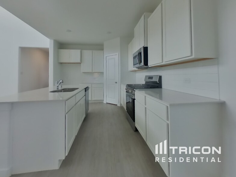 Building Photo - 2701 Brushy Lk Dr