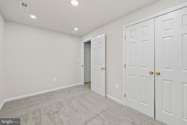 Building Photo - 306 Kings Crest Dr