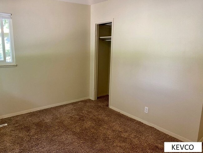 Building Photo - House Just One Block from CSU!