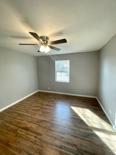 Building Photo - 913 Susan St