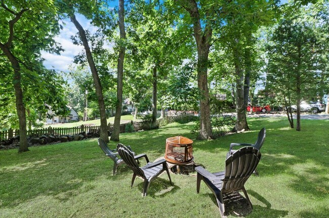 Building Photo - 543 Oakwood Trl