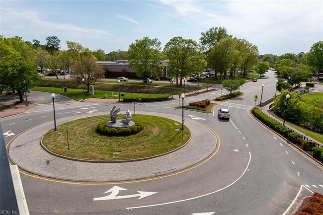 Building Photo - 670 Town Center Dr