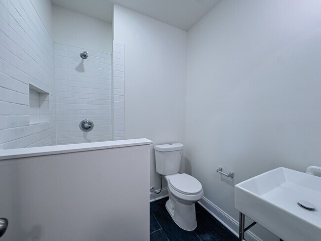 Building Photo - 2039 Green St