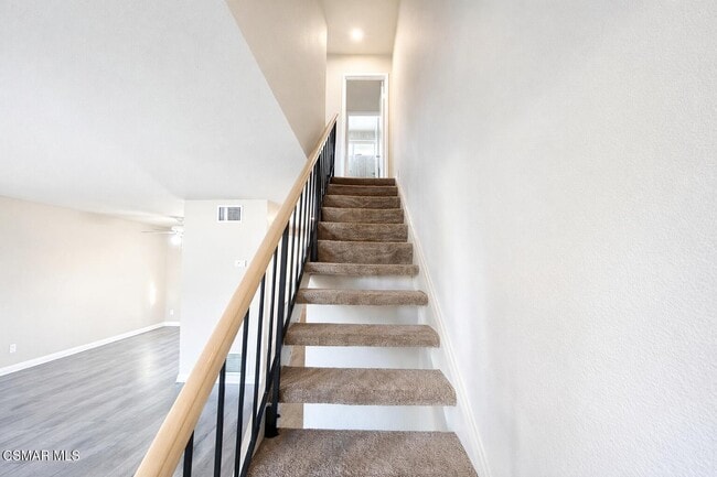 Building Photo - 28825 Conejo View Dr