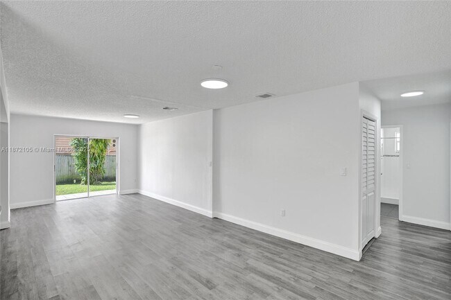 Building Photo - 3074 SW 17th St