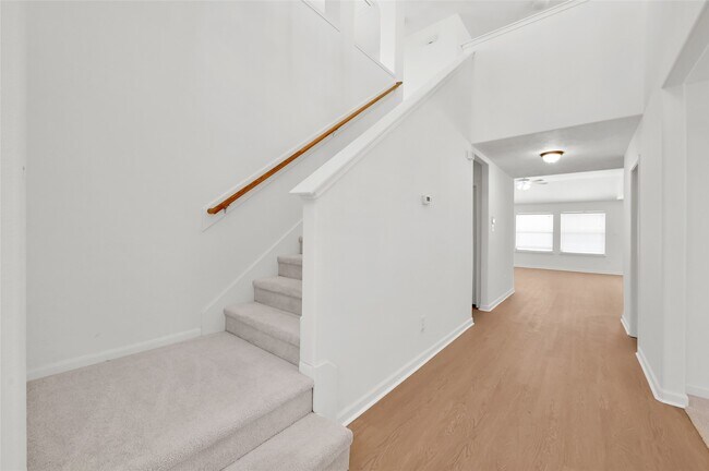 Building Photo - 28807 Hidden Cove Dr