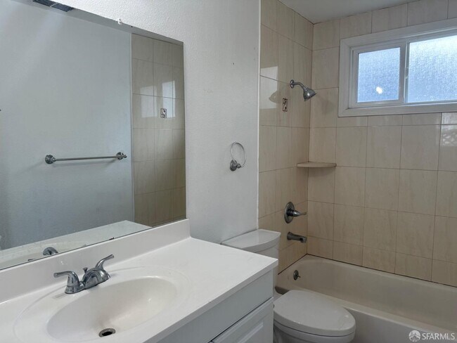 Building Photo - 827 Stambaugh St