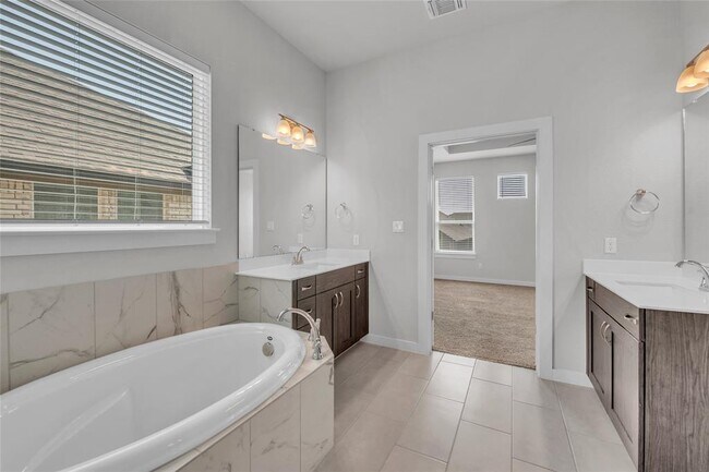 Building Photo - 125 High Plains Dr