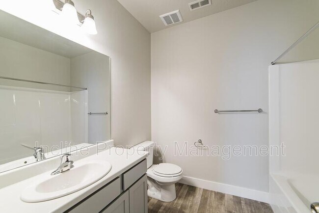 Building Photo - 619 N Emery Ln