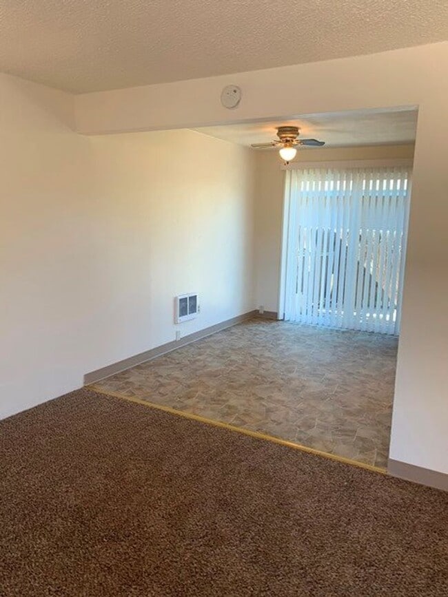 Building Photo - Middle unit in 8-plex complex