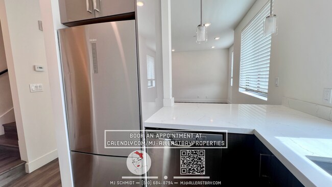 Building Photo - 2Bd/1.5 Bth. Close to Shopping, Bay Bridge...