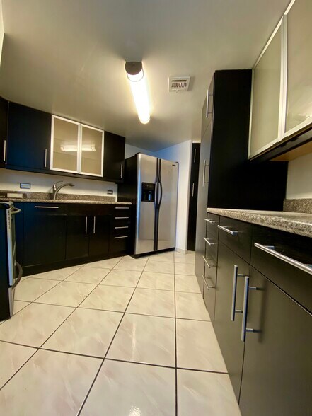 Building Photo - 999 Brickell Bay Dr