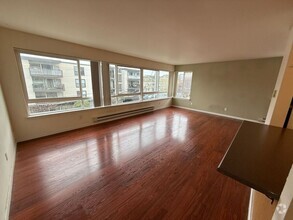 Building Photo - Spacious 2 bedroom with hardwood floors. W...