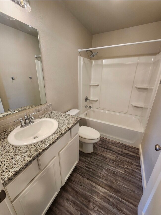 Building Photo - 3 bed 2 bath home in Lone Star Trails! 2 car garage