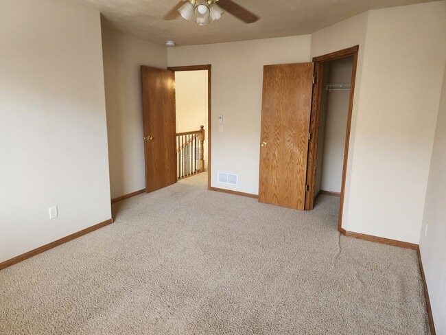 Building Photo - Three bedroom two bathroom Town home