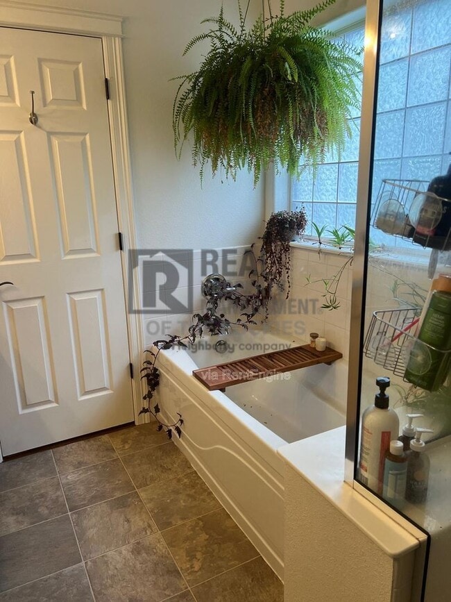 Building Photo - 2262 Muir Ln