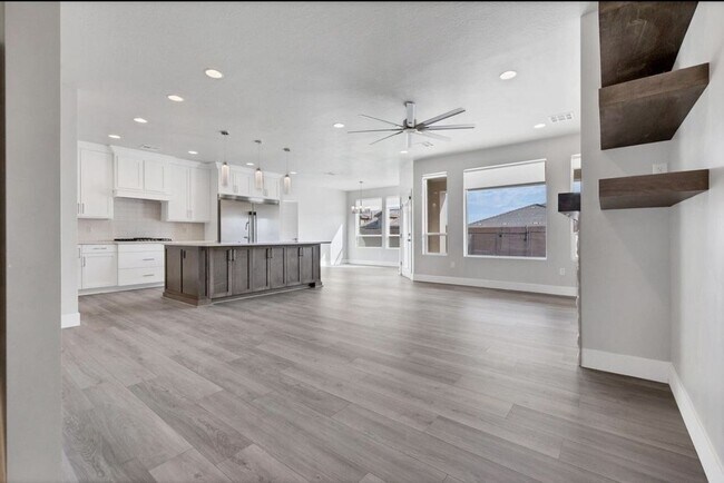 Building Photo - 2579 S Wilson Dr