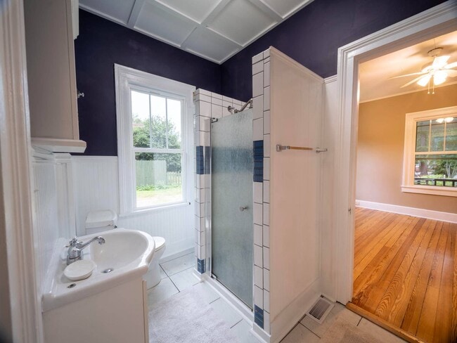 Building Photo - 414 Laurens St NW