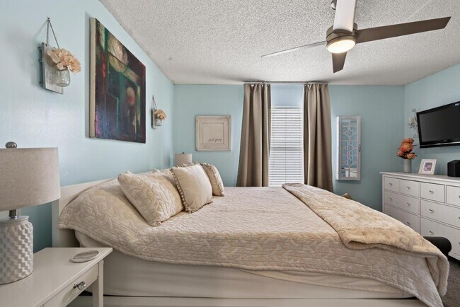 Building Photo - 805 Old Bridge Rd