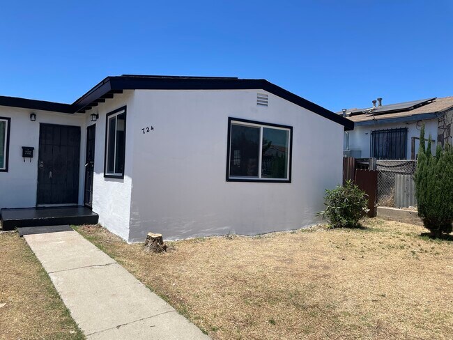 Building Photo - 724 48th St