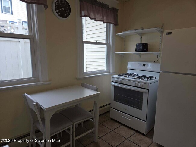 Building Photo - 1706 E Gibson St