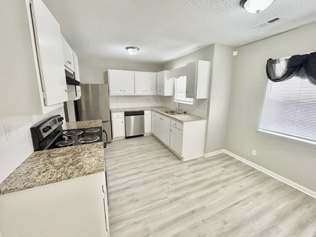 Building Photo - 4304 Chalet Cir NW