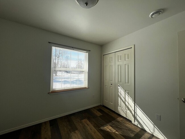 Building Photo - YEAR ROUND RANCH HOME