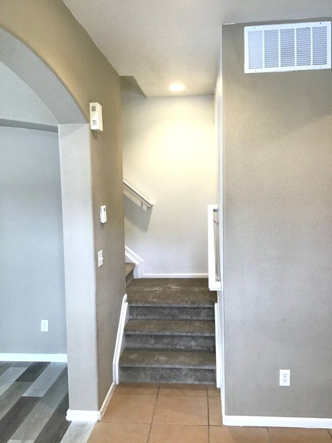 Building Photo - 3 bedroom 2.5 Bath Town home for rent at C...