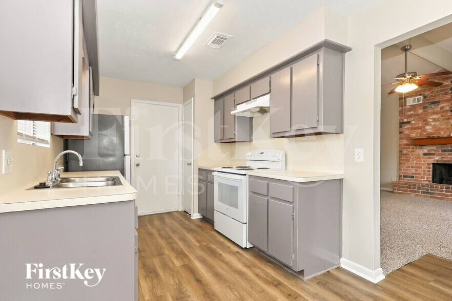 Building Photo - 13223 Lake Breeze Ln