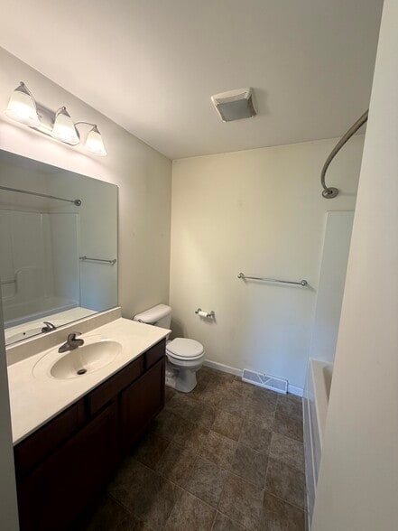 Building Photo - 1204 Admirals Walk Dr