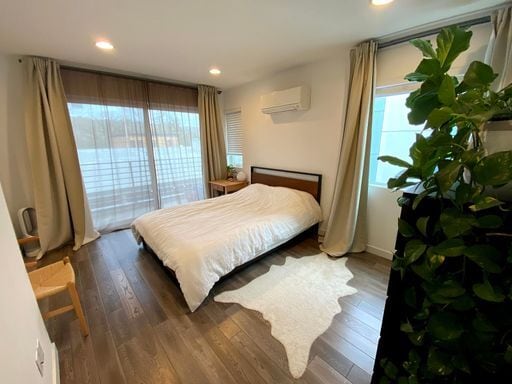 Building Photo - Keep $500! Modern Townhouse in South Park!