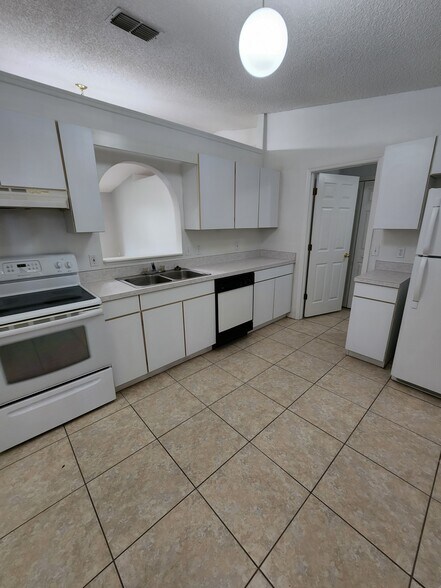 Building Photo - 4100 Mendenwood Ln