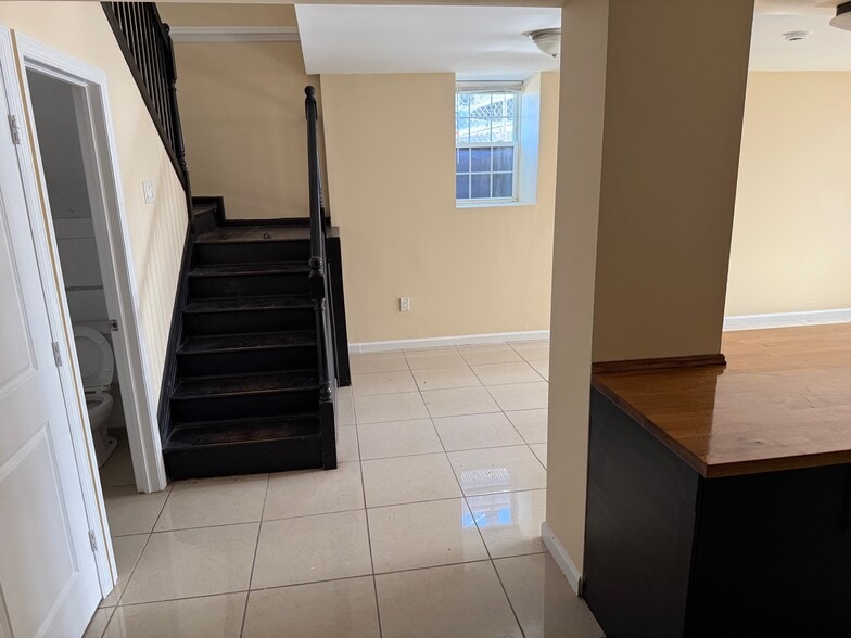 Building Photo - 183 Thorne St