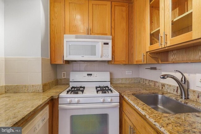 Building Photo - 1260 21st St NW