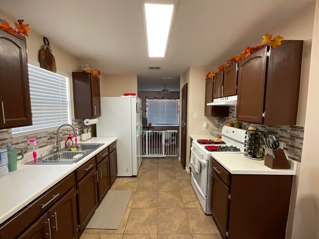 Building Photo - 915 Rutledge Dr