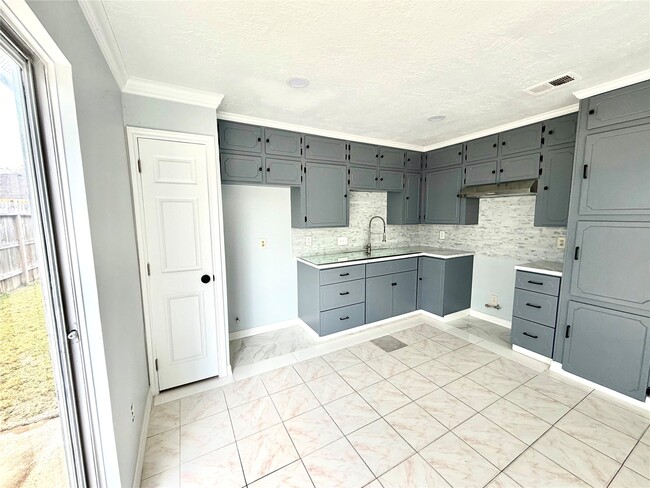 Building Photo - 718 Blue Rock Ct