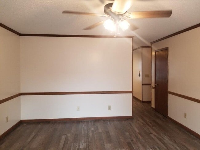 Building Photo - 117-B E John St