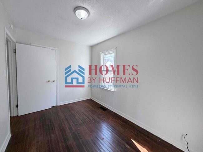 Building Photo - Two Bedroom House | Northside