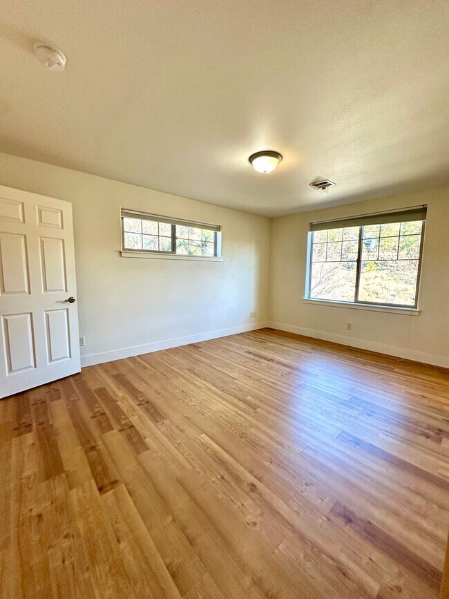 Building Photo - 1889 NW Monterey Pines Dr