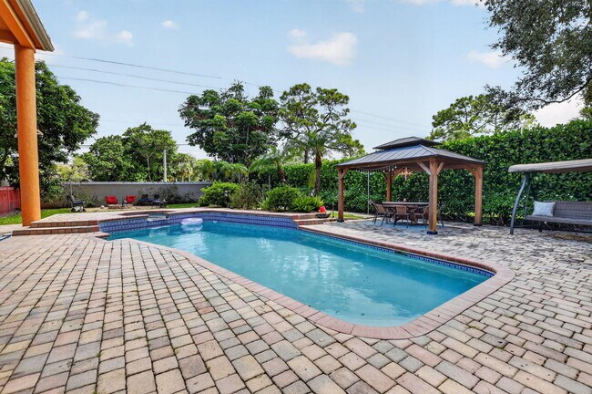 Building Photo - 23201 Boca Club Colony Cir