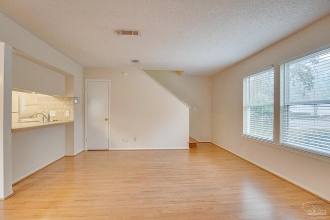 Building Photo - 3309 Kingswood Ct